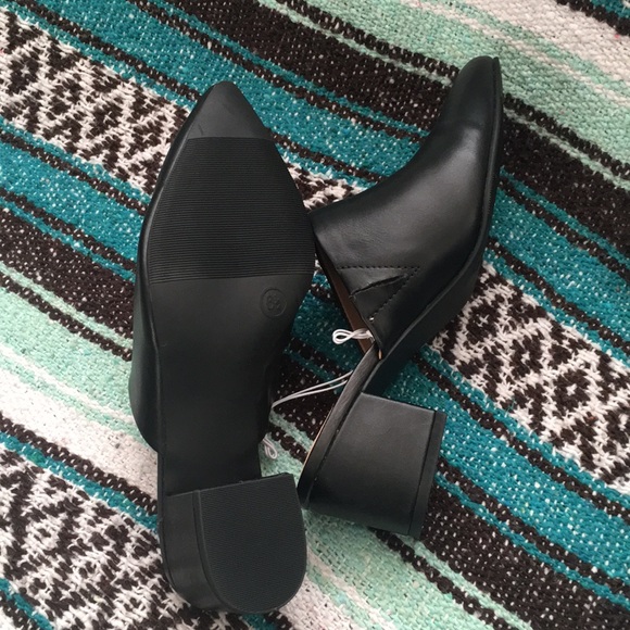 Black slip on blocked heel mule. - Picture 3 of 3